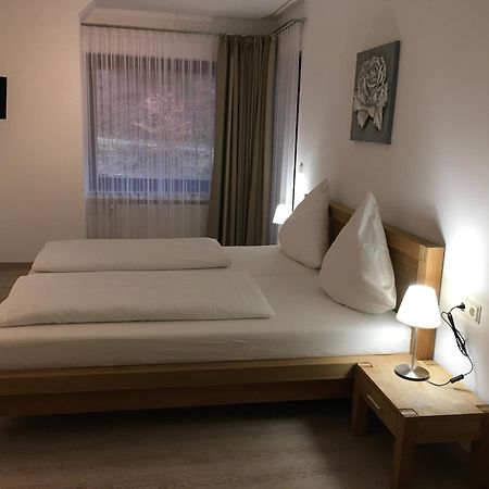 Hotel-Pension Zum Paradies ヴィリンゲン エクステリア 写真