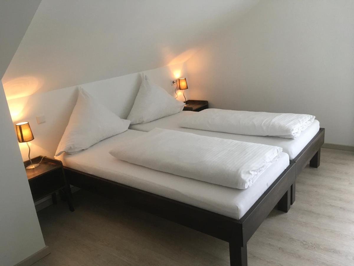 Hotel-Pension Zum Paradies ヴィリンゲン エクステリア 写真