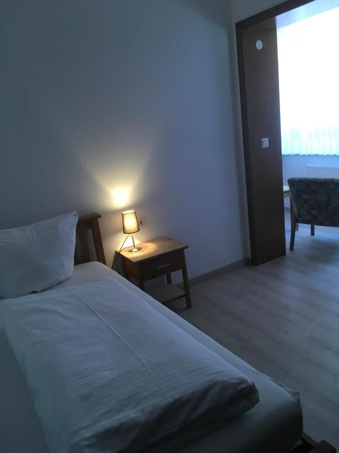 Hotel-Pension Zum Paradies ヴィリンゲン エクステリア 写真