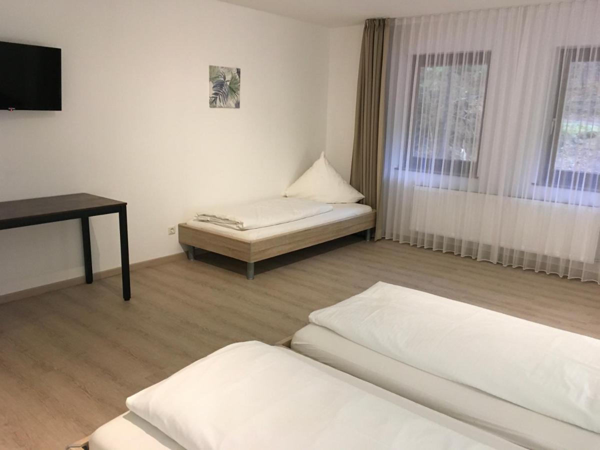 Hotel-Pension Zum Paradies ヴィリンゲン エクステリア 写真