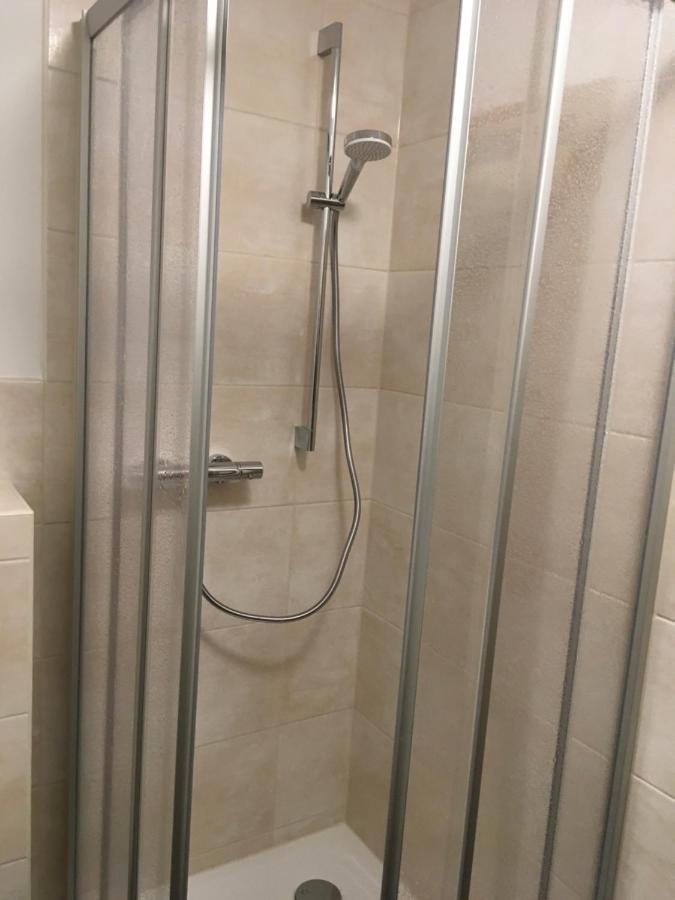 Hotel-Pension Zum Paradies ヴィリンゲン エクステリア 写真