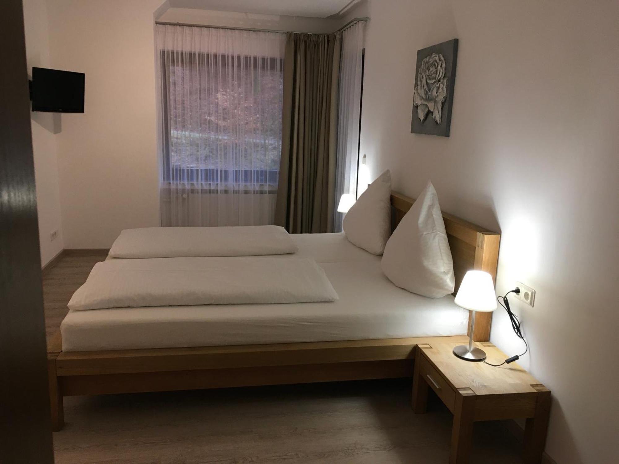 Hotel-Pension Zum Paradies ヴィリンゲン エクステリア 写真
