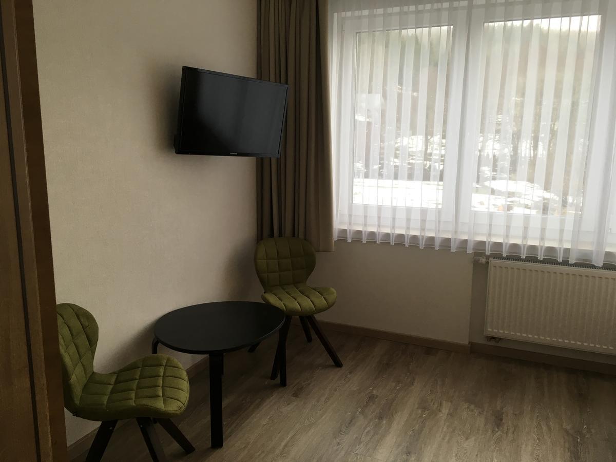 Hotel-Pension Zum Paradies ヴィリンゲン エクステリア 写真