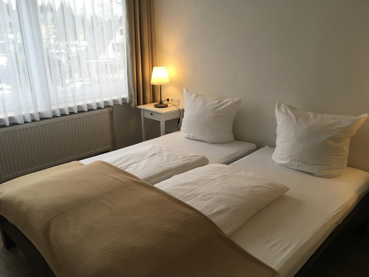 Hotel-Pension Zum Paradies ヴィリンゲン エクステリア 写真
