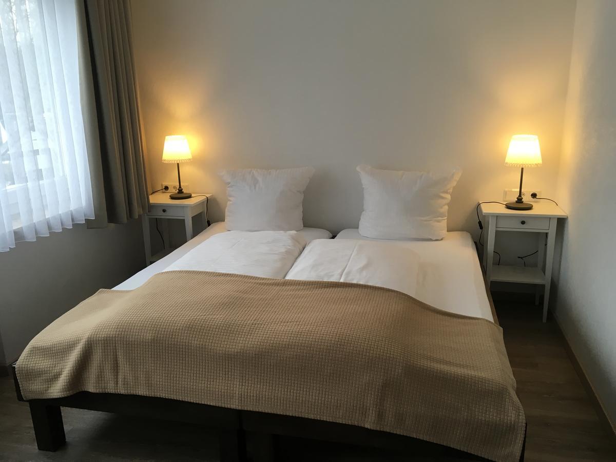 Hotel-Pension Zum Paradies ヴィリンゲン エクステリア 写真