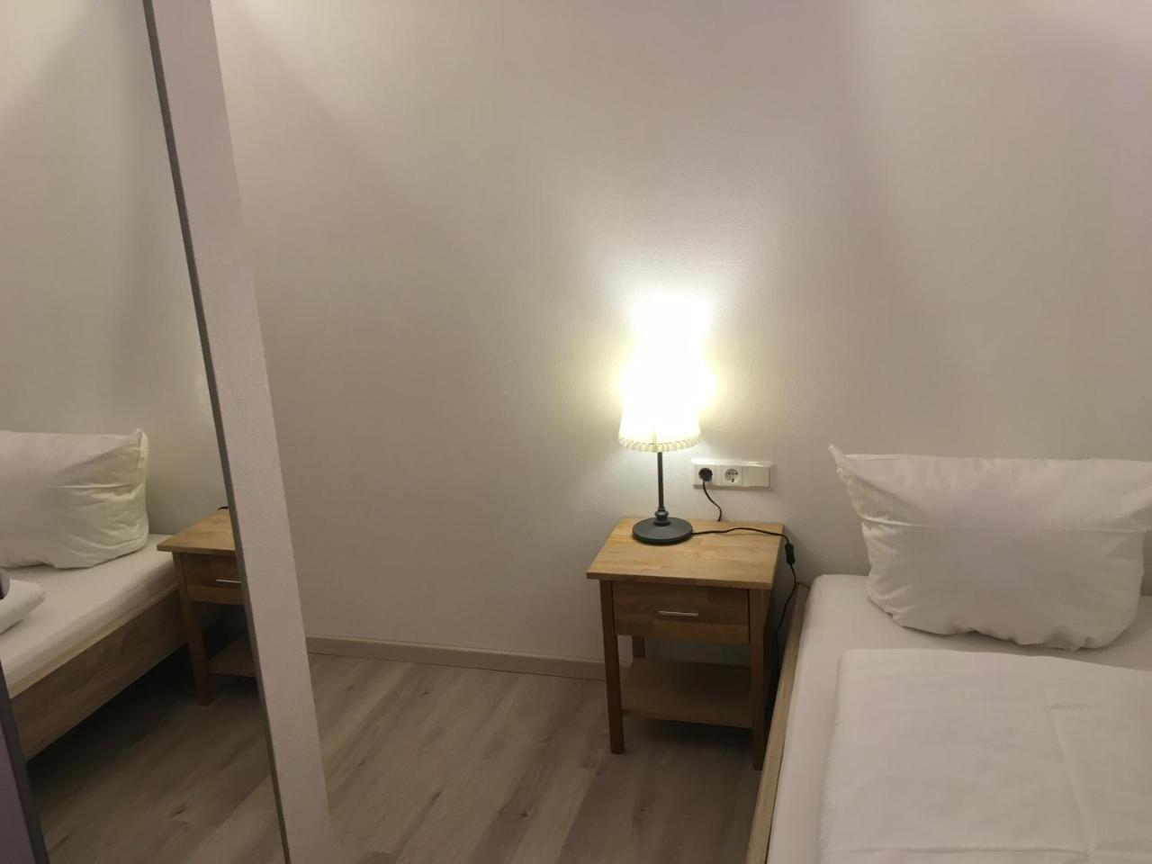 Hotel-Pension Zum Paradies ヴィリンゲン エクステリア 写真
