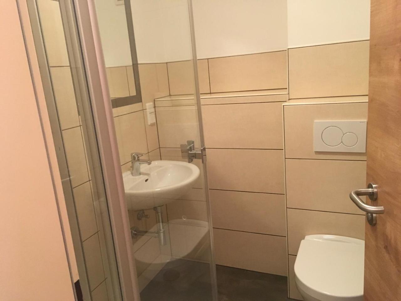 Hotel-Pension Zum Paradies ヴィリンゲン エクステリア 写真