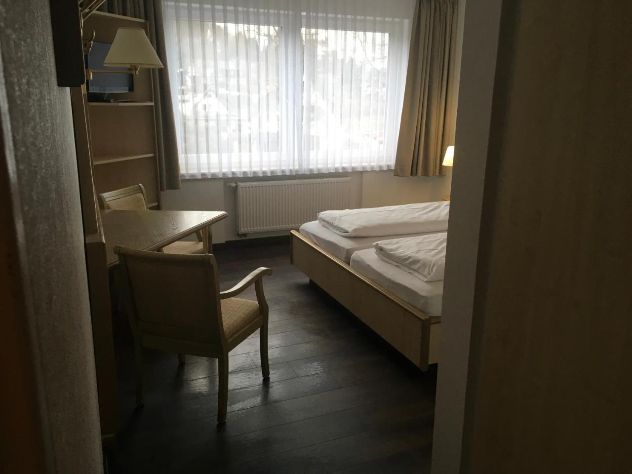 Hotel-Pension Zum Paradies ヴィリンゲン エクステリア 写真