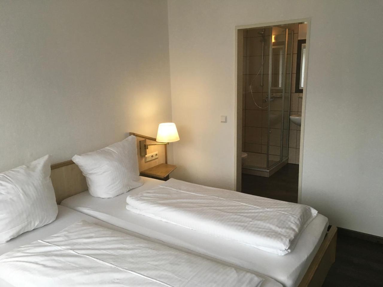 Hotel-Pension Zum Paradies ヴィリンゲン エクステリア 写真